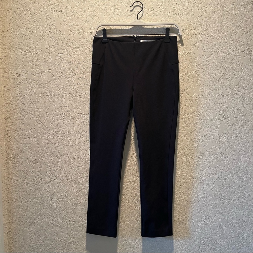 Veronica Beard black back zip slim leg casual crop pants, size 4